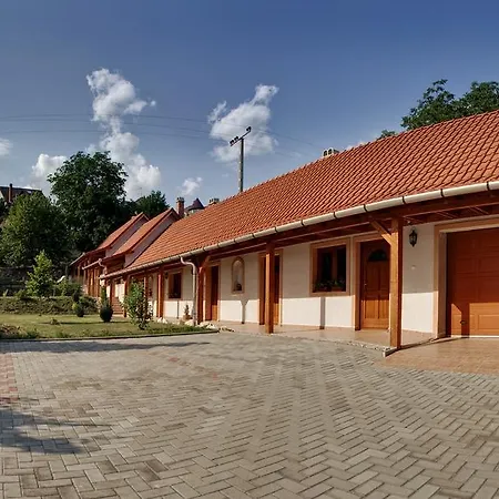 Gæstehus Nyitott Kapu Vendeghaz 3*